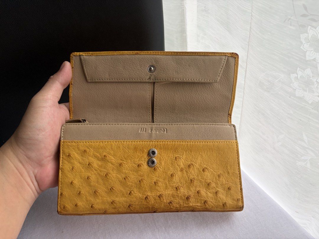 Japan Ostrich Leather Long Wallet (Category: Wallets & Card holders) located in Quezon City. Submitted by WasalakTwo (Listing ID 1460946189, Image 3). Description: Bought in Japan High quality Goodcondition Still presentable Open for delivery nationwide.