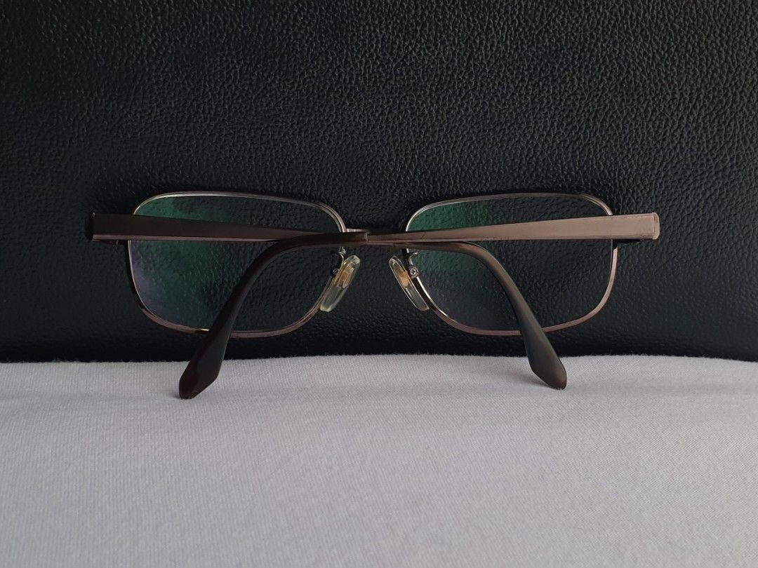 Japan Pure Titanium Eyeglass Frame (Category: Sunglasses & Eyewear) located in Quezon City. Submitted by WasalakTwo (Listing ID 1461025687, Image 2). Description: Bought in Japan Durable and high quality Excellent condition Clean and presentable Lens are graded, but replaceable Open for delivery nationwide Front Width 14cm Front Height 3.9cm.