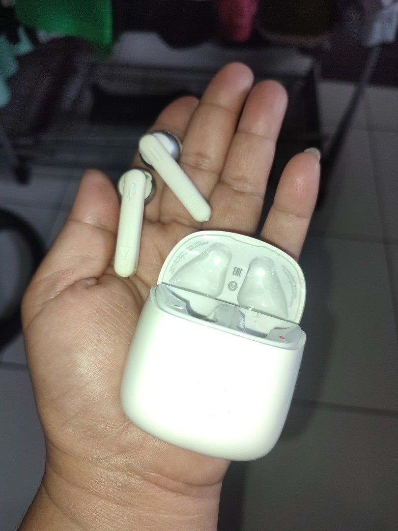 JBL TUNE 220TWS (Category: Earphones) located in Manila. Submitted by minavalena24 (Listing ID 1460961018, Image 3). Description: .