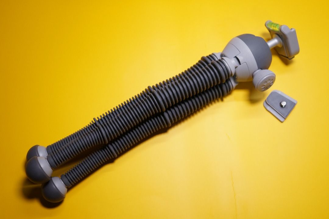 JOBY PodZilla Large Tripod (Category: Tripods & Monopods) located in Baguio. Submitted by duenell.027 (Listing ID 1460935671, Image 3). Description: 📸 JOBY PodZilla Large Tripod – For Sale Condition: • Good condition • Fully functional • Open for Testing • Test all you want upon meet-up Features: • Flexible tripod legs – madaling i-adjust sa uneven surfaces • Durable and lightweight design • Stable support for cameras and action cameras • Compat