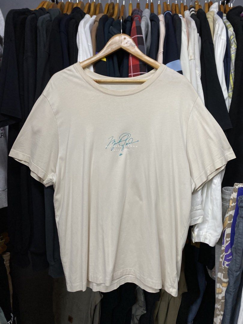 Jordan (Category: Activewear) located in Manila. Submitted by freshfindresale (Listing ID 1461063664, Image 1). Description: Mine: 299 XL (24.5/28.5) Very good condition Need wash Washable dirts.