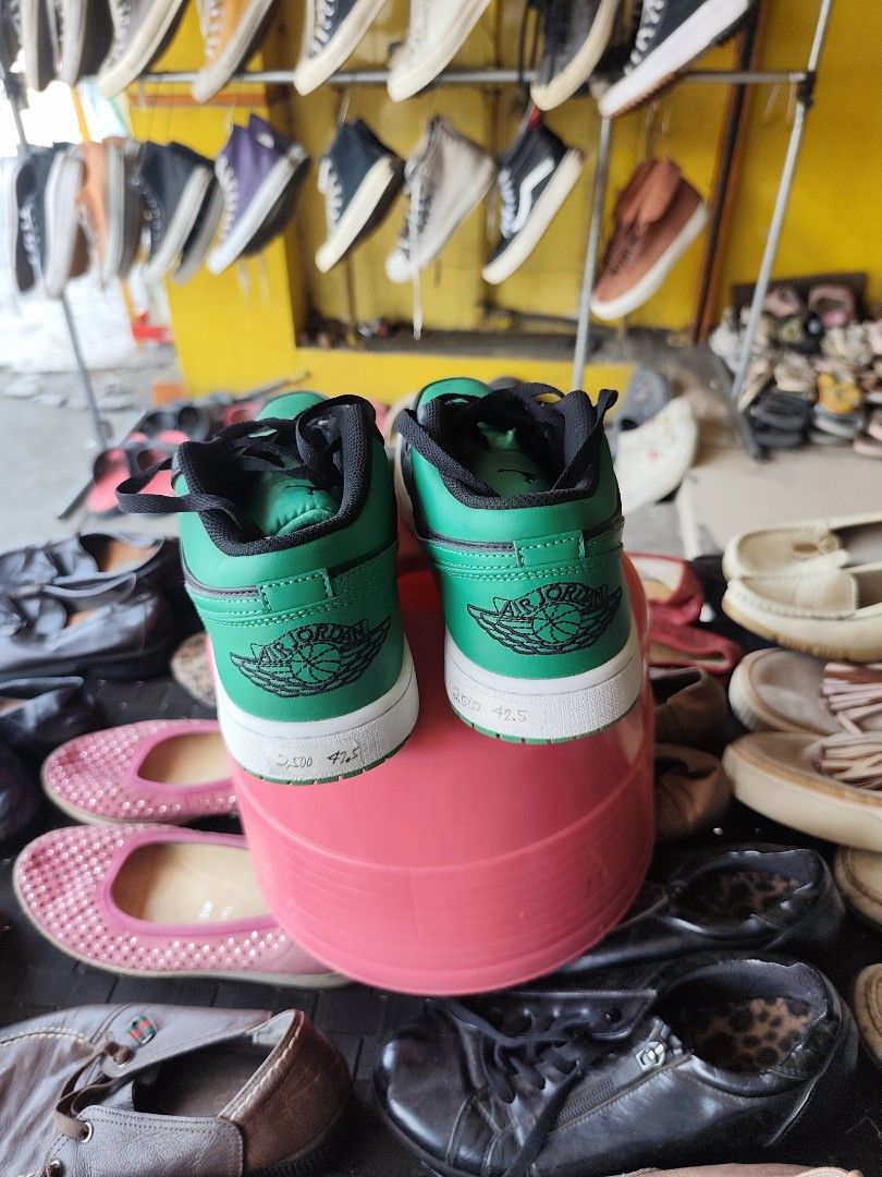 Jordan 1 EUR 42.5 / US 9 (Category: Sneakers) located in Davao. Submitted by zl_preloved_shop (Listing ID 1461083335, Image 3). Description: .