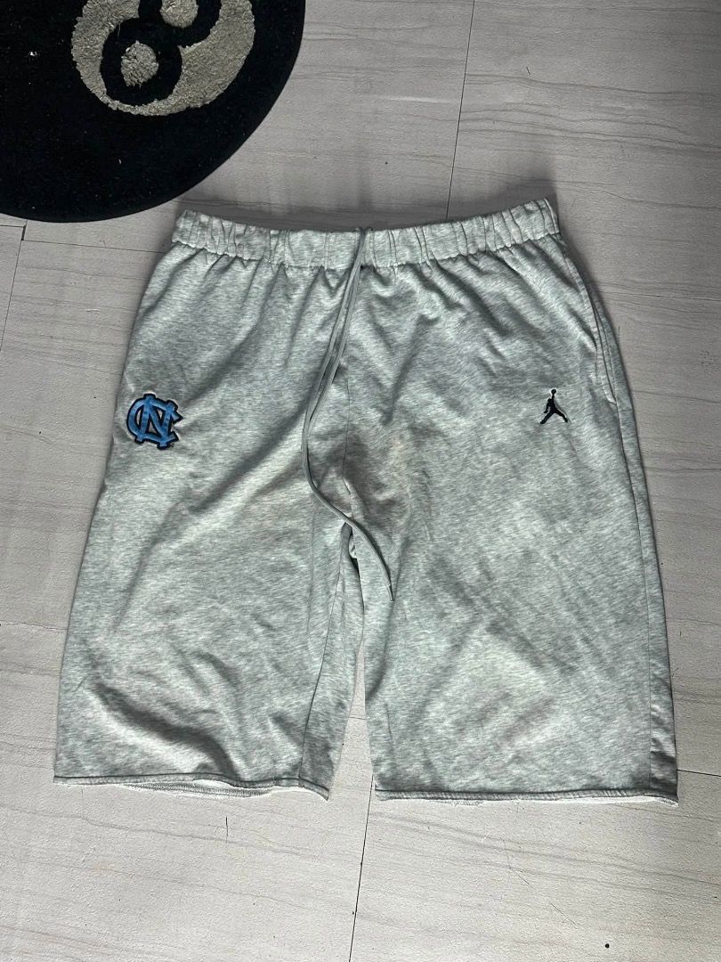 JOrDAn gray sweatshort (Category: Shorts) located in Manila. Submitted by nb_thriftshop (Listing ID 1461077516, Image 1). Description: j0rdan gray short waist 30 to 40 has lace and garter length 23 leg hole 11 need wash .