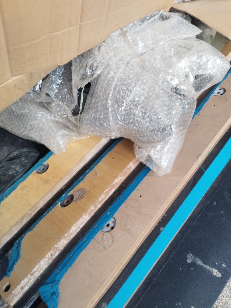 KANGAROO BILLIARD TABLE (Category: Billiards and Bowling) located in Manila. Submitted by jc.cruz21 (Listing ID 1461067510, Image 2). Description: Table Only Kangaroo Brand naka baklas na pwede ko deliver loc. baliwag bulacan.