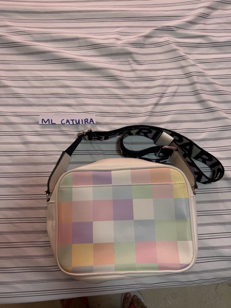 Karl Lagerfeld (Category: Cross-body Bags) located in Tarlac. Submitted by mlycat (Listing ID 1460941614, Image 2). Description: Karl Lagerfeld *Pls see pics may part na may konting dumi and may bakbak ng konti sa handle ng strap Need lang ng linis maganda pa ung bag 1,200 Meet up Sm Tarlac.