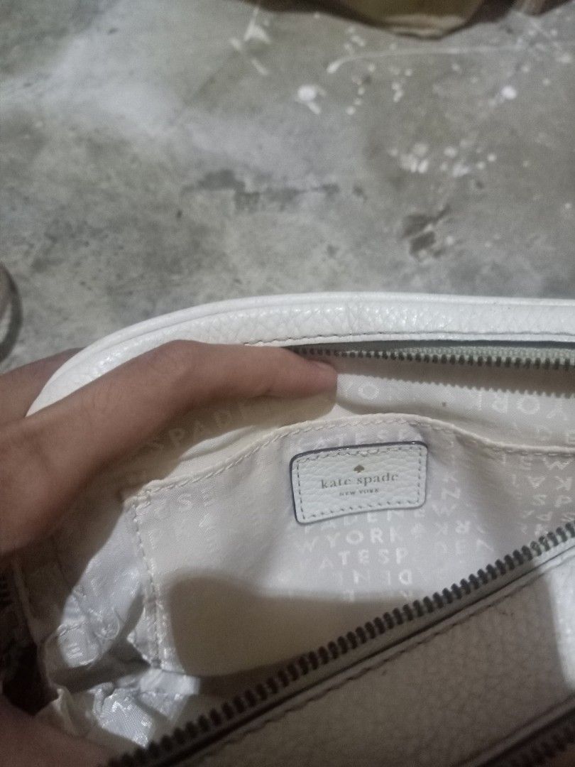 Kate spade bag (Category: Cross-body Bags) located in Manila. Submitted by kirashop_608 (Listing ID 1460959443, Image 1). Description: cute mini for cellphone or wallet.