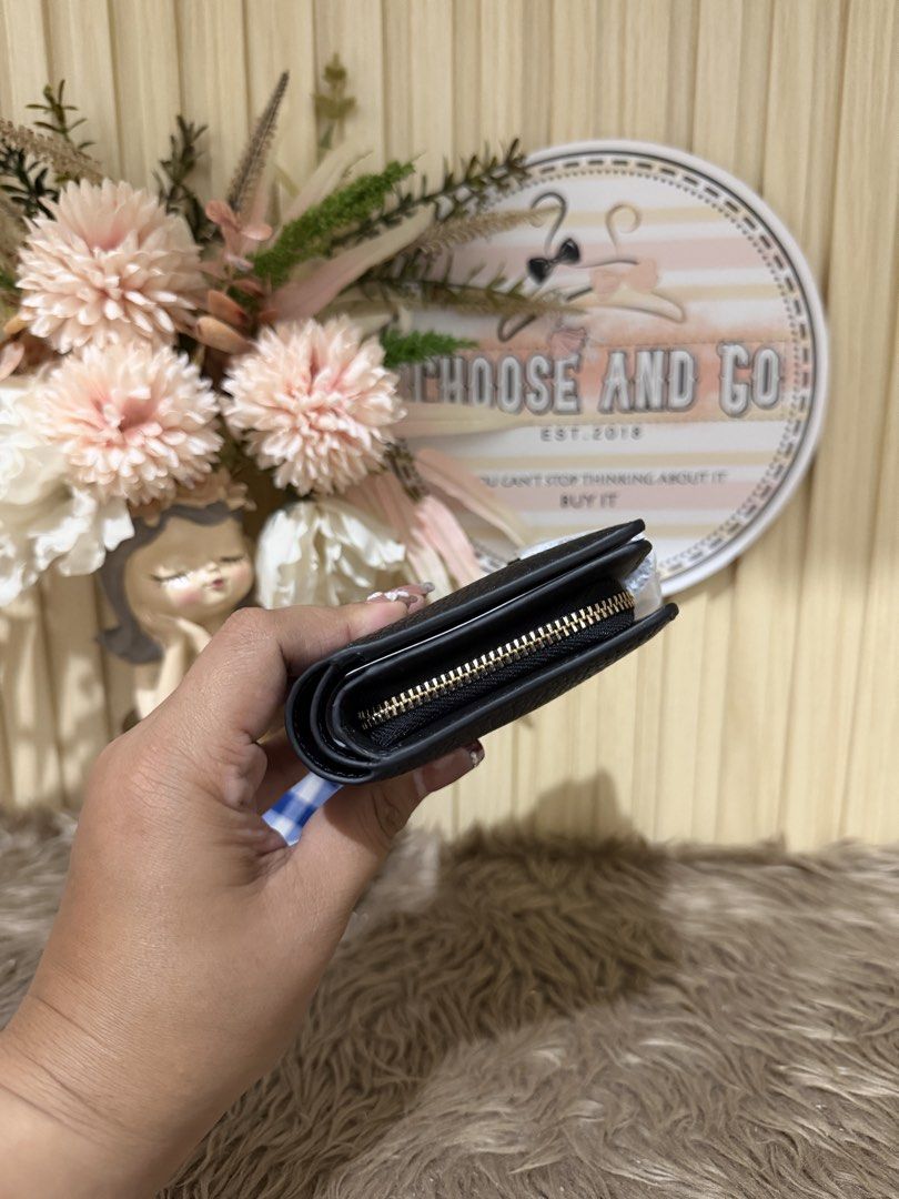 KATE SPADE LENA MEDIUM BIFOLD WALLET - BLACK (Category: Wallets & Card holders) located in Cabanatuan. Submitted by chooseandgo (Listing ID 1461035833, Image 3). Description: AVAILABLE, FRESH FROM THE ✈️ 🌸 K@TE SPADE LENA MEDIUM BIFOLD WALLET 🌸 - Black See photos for inclusions (Tag, and poly plastic) -------------------------------------------------- • PINAS ONAHD NA PO(Shipping via LBC) • 💯Guaranteed Original/Authentic, Money back guaranteed