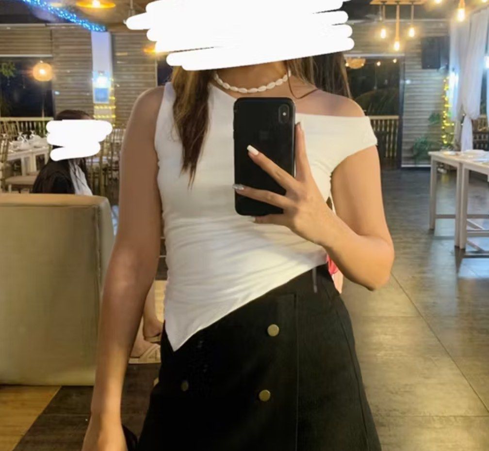 Kathryn B White Top (Category: Sleeveless) located in Manila. Submitted by angela_declutters (Listing ID 1461087624, Image 1). Description: small manila loc .