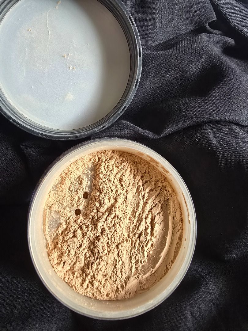 KGD Loose Powder Foundatio (Category: Makeup) located in Makati City. Submitted by naomikim818 (Listing ID 1460944403, Image 3). Description: 85% full Purchased this year Feb ‼️ I DON'T SELL / USE FAKES - KGD Loose Powder Foundation - Light to medium coverage - Natural finish - Comes in a jar with a sifter - Ideal for setting makeup or everyday wear - Still has a lot of product left.