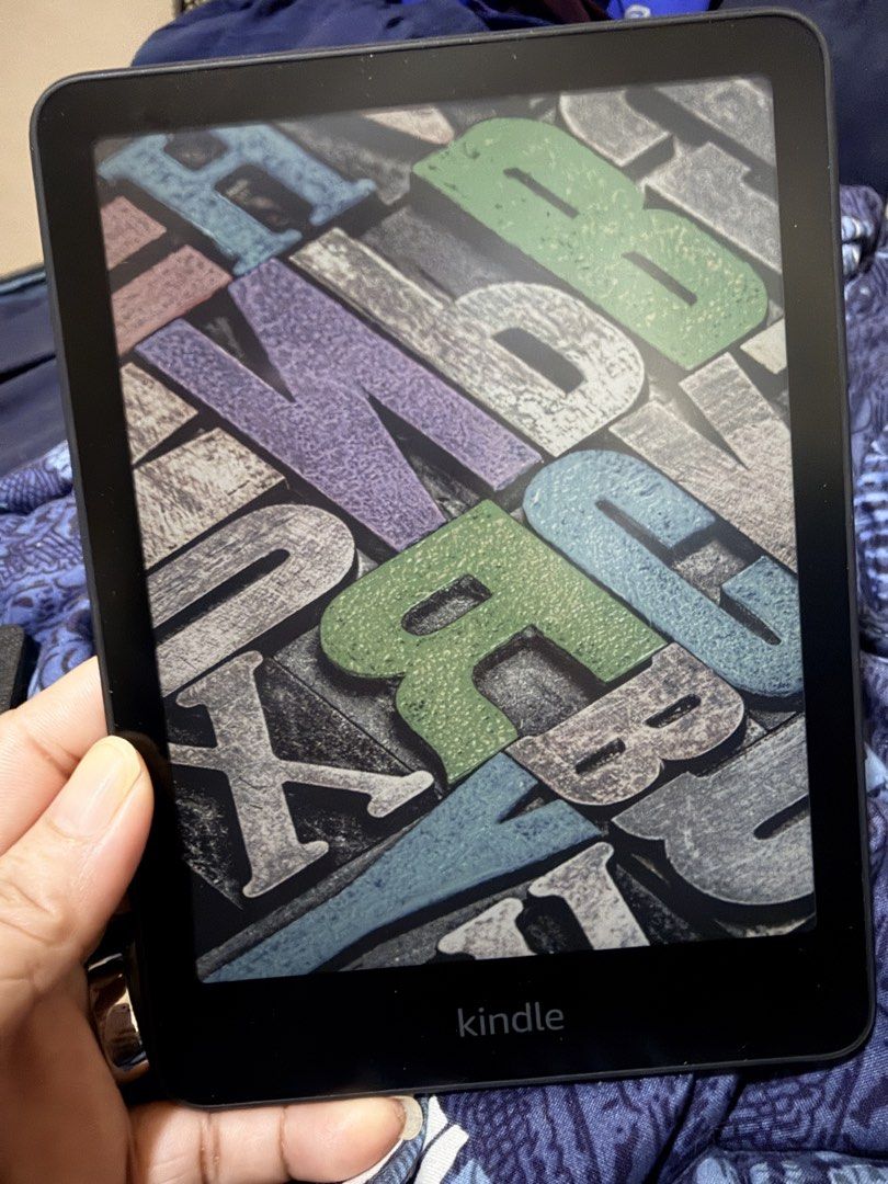 Kindle Colorsoft 16GB NO ADS (Category: E-Readers) located in Paranaque City. Submitted by hannah.agupit (Listing ID 1460938335, Image 1). Description: Unit, case and cable for charging No issues all working Ready to use.