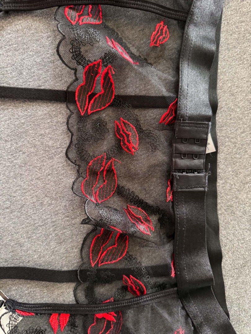 kiss garter belt M (Category: Belts) located in San Jose. Submitted by 99ners (Listing ID 1460924771, Image 3). Description: .