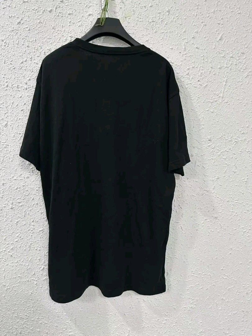 Kith Tshirt (Category: Activewear) located in Manila. Submitted by puretiger_a2ce98 (Listing ID 1461107934, Image 2). Description: Kith Tshirt size Large.