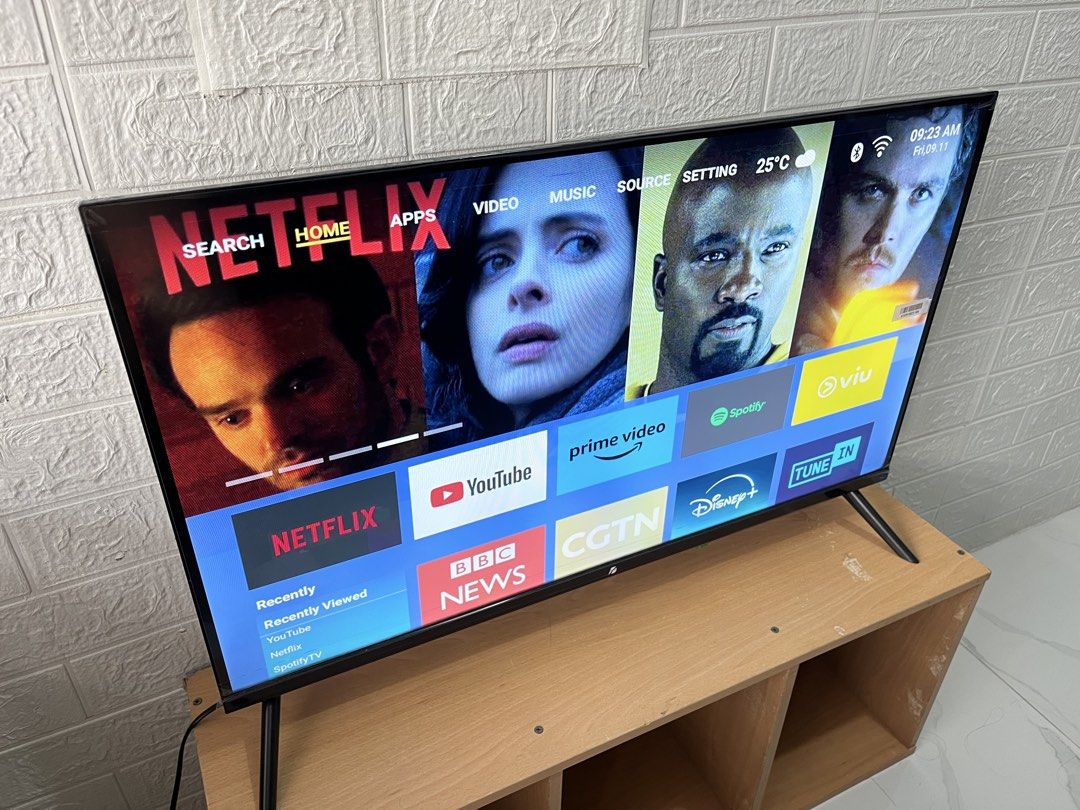 KTS 32" SMART TV / 6k / no issue / 2 months used (Category: TV) located in Manila. Submitted by closetph78 (Listing ID 1460928366, Image 3). Description: KTS 32" SMART TV FOR SALE / 2 MONTHS USED / ₱6,000 No issue po ito May plastic pa mga gilid Mag uupgrade lang Pickup nyo Tanauan Batangas .
