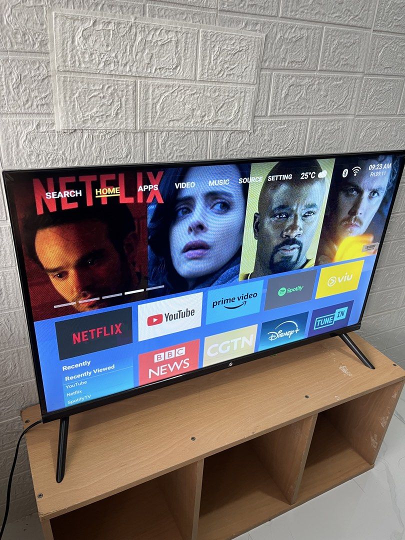 KTS 32" SMART TV / 6k / no issue / 2 months used (Category: TV) located in Manila. Submitted by closetph78 (Listing ID 1460928366, Image 2). Description: KTS 32" SMART TV FOR SALE / 2 MONTHS USED / ₱6,000 No issue po ito May plastic pa mga gilid Mag uupgrade lang Pickup nyo Tanauan Batangas .