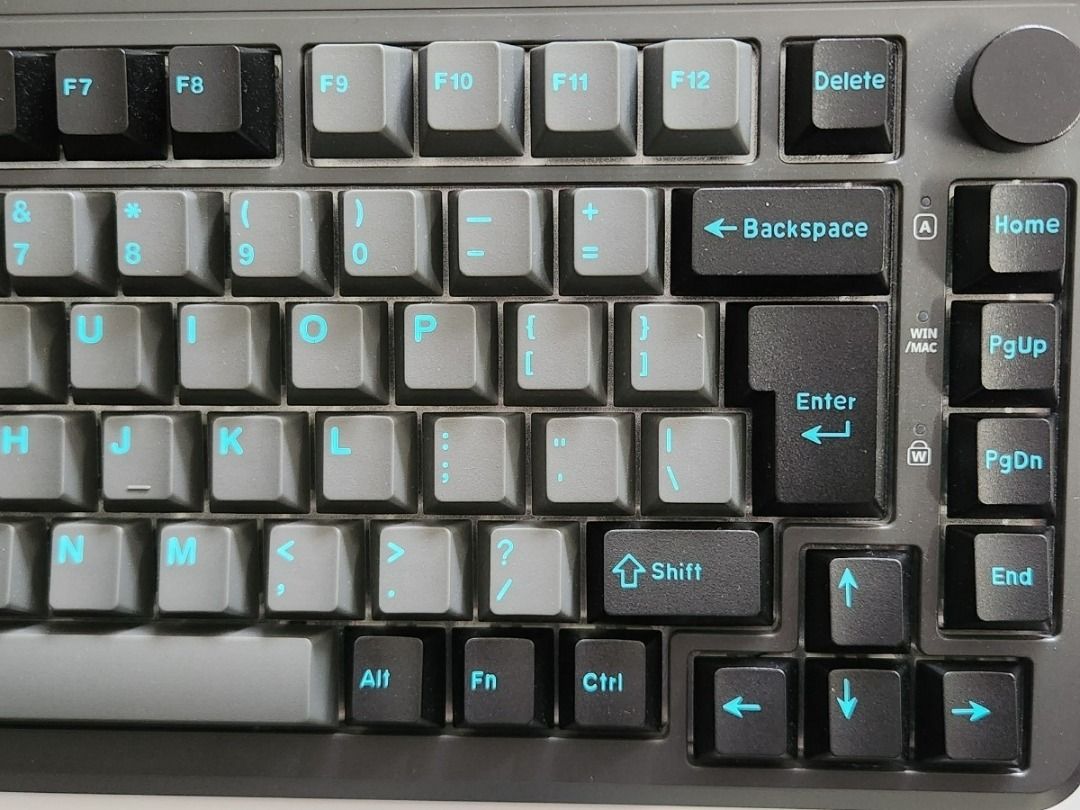 KWUMSY K3 Mechanical Keyboard with Touchscreen (JIS Layout) (Category: Computer Keyboard) located in Caloocan City. Submitted by letao_shopping_ph (Listing ID 1460967812, Image 3). Description: I purchased this item as "junk" (defective/as-is) and have only used it to verify its operation. The reason it is classified as junk is that, while the manufacturer's logo appears every time the device is turned on, the display cuts out shortly thereafter;
