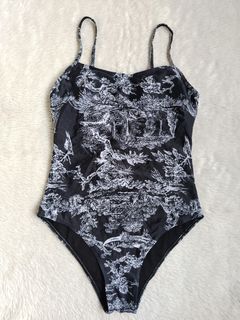 (Category: ) located in . Submitted by closetbykimkirsten (Listing ID 1460989212, Image 1). Description: .