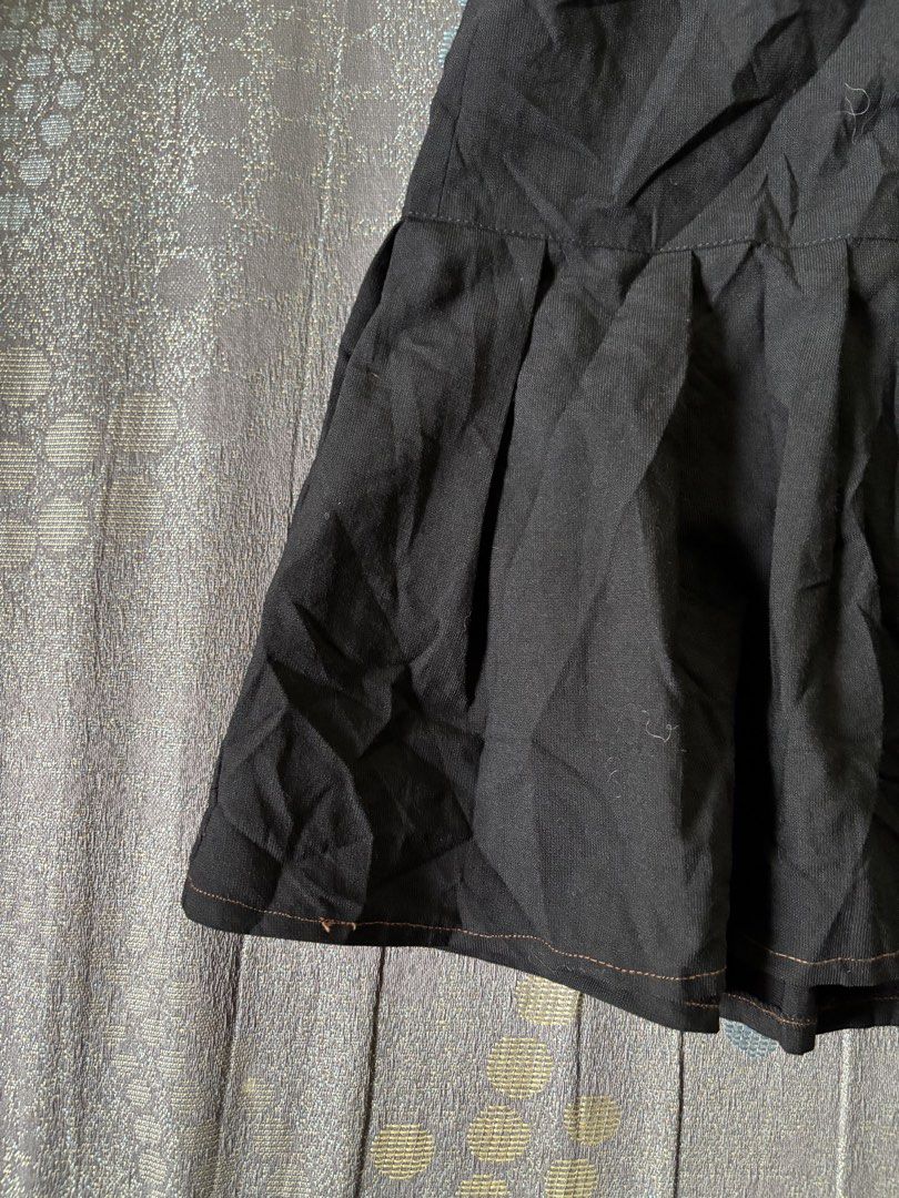 Lacoste Black Pleated Mini Skirt Size 40 (Category: Skirts) located in Tagbilaran City. Submitted by noeeeelll (Listing ID 1461047810, Image 3). Description: - Black pleated mini skirt by Lacoste - Iconic crocodile logo on left hip - Made in France - Size 40 - Ideal for casual or sporty looks.
