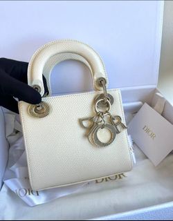 (Category: ) located in . Submitted by chicluxury (Listing ID 1461110723, Image 1). Description: .