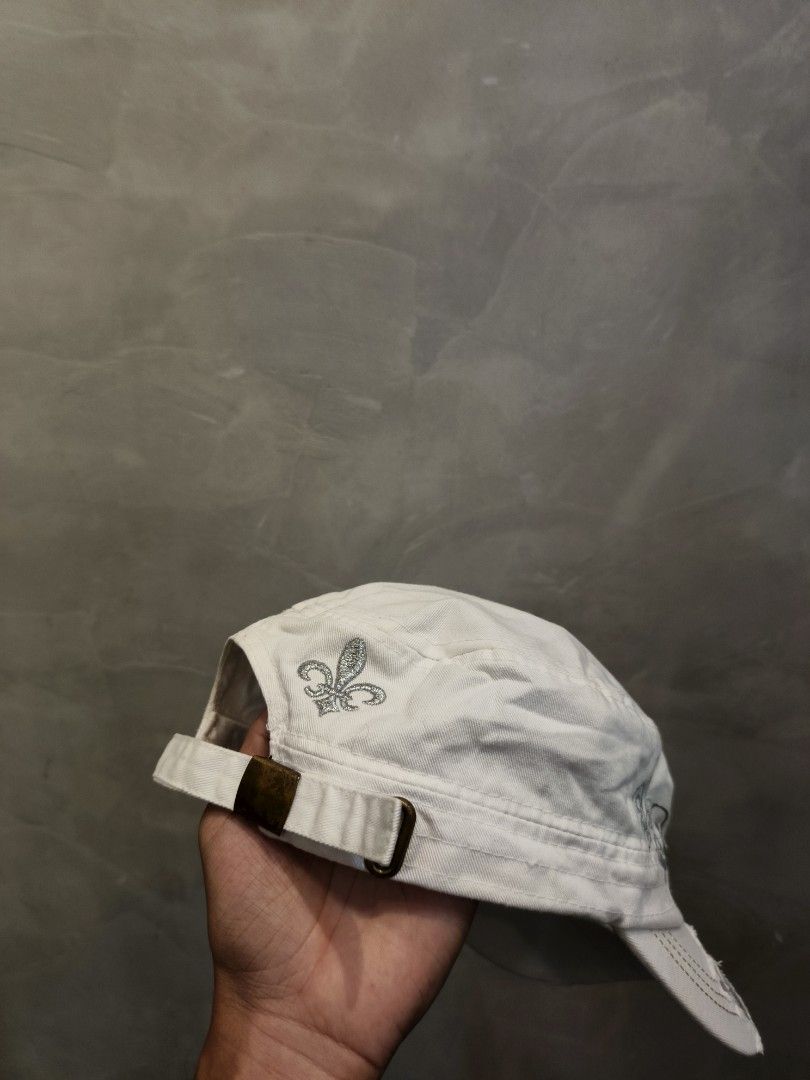 Leader LOGG White Cap with Fleur de Lis Embroidery (Category: Caps & Hats) located in Talisay. Submitted by rubiobryle20102 (Listing ID 1460990427, Image 3). Description: - Stylish white cap featuring a cool fleur de lis embroidery. - Unique grey patterned details add a touch of flair. - Adjustable strap with a durable metal buckle for a perfect fit. - Crafted from comfortable cotton material. - Proudly made in Vietnam. 580 Free shipping📥 .