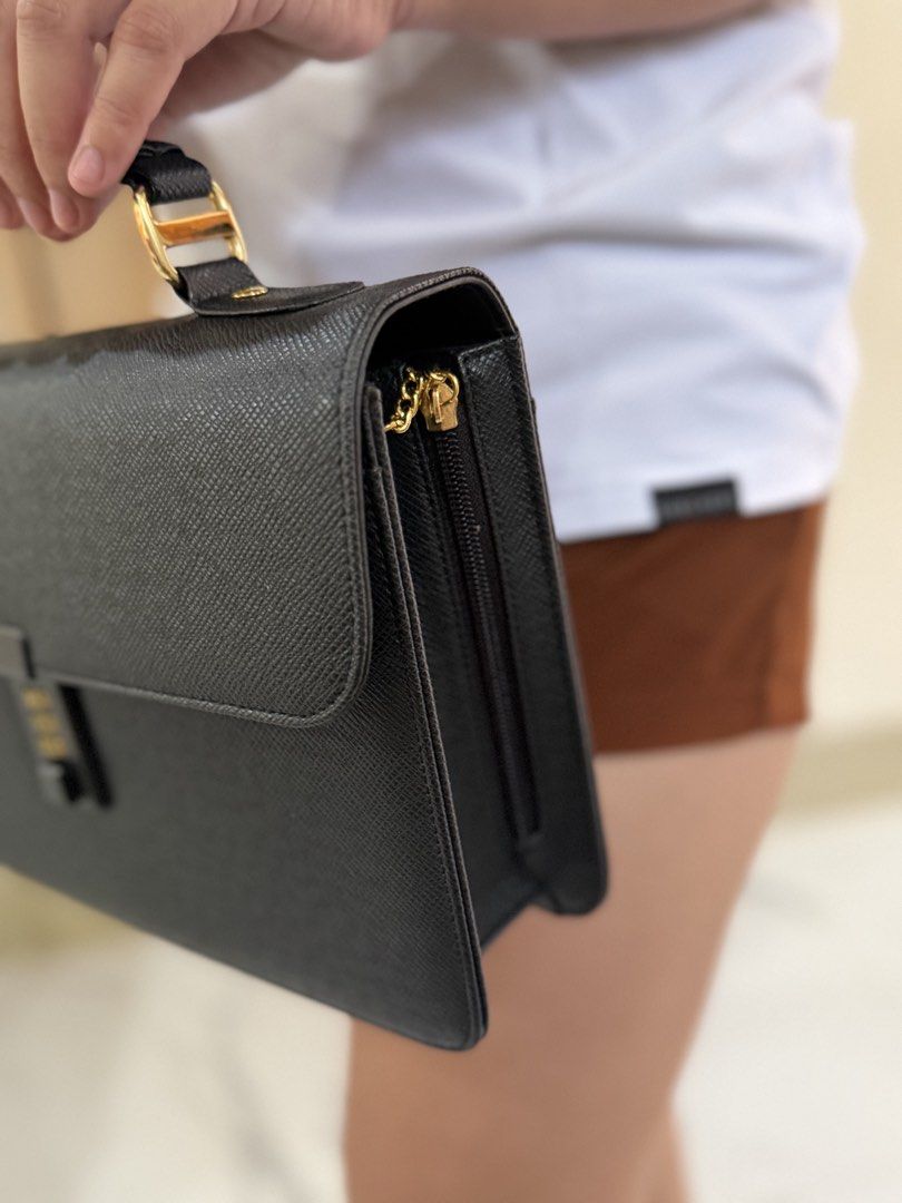 Leather Bag - Professional (Category: Luxury Bags & Wallets) located in Davao. Submitted by japanbestfind (Listing ID 1460937345, Image 3). Description: .