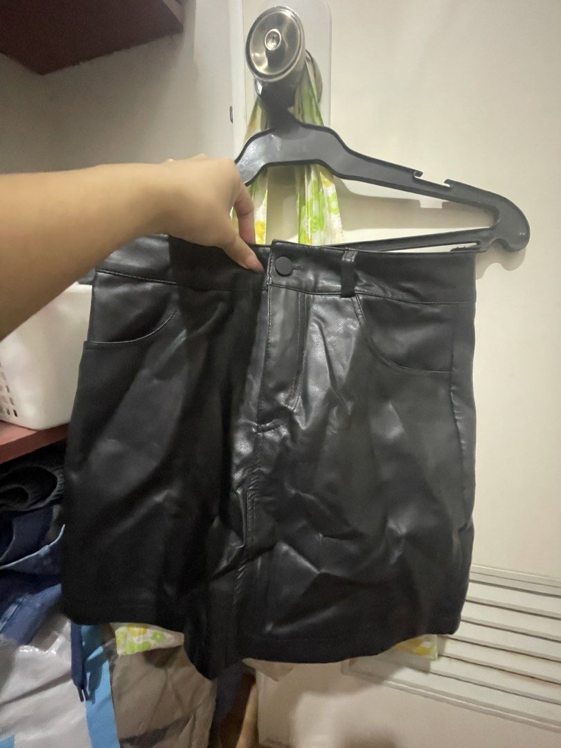 Leather Black Skirt (Category: Skirts) located in Marikina City. Submitted by prelovedbyshams.sy (Listing ID 1461093590, Image 1). Description: .