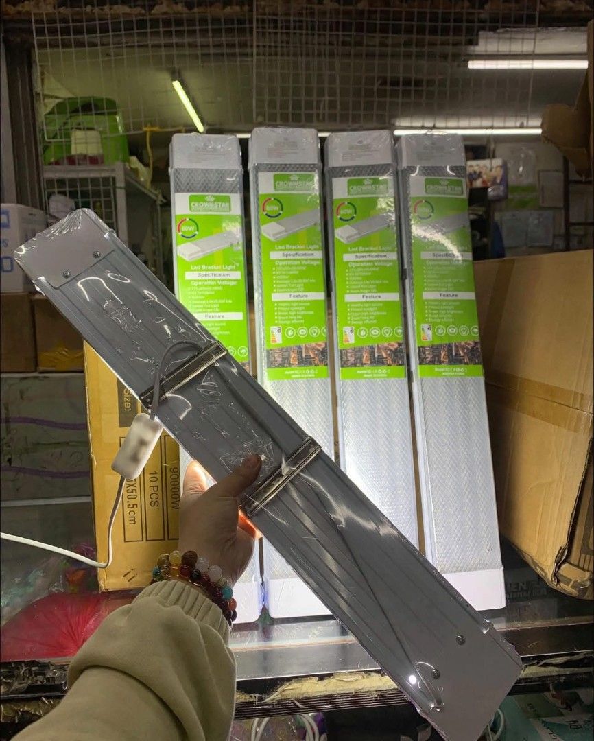 Led bracket light 60w (Category: Lighting) located in Manila. Submitted by lyfrancois14 (Listing ID 1461033703, Image 3). Description: .