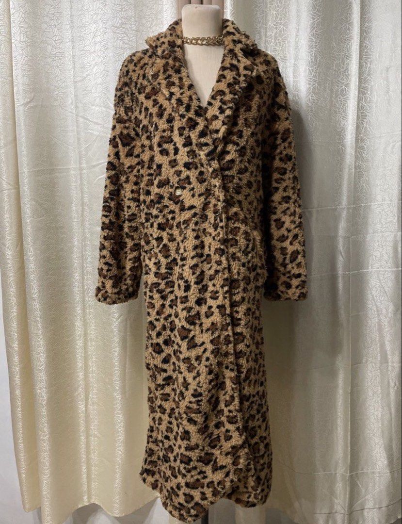 Leopard print coat (Category: Coats, Jackets and Outerwear) located in Balayan. Submitted by Minutetowinit (Listing ID 1461055566, Image 1). Description: Rfs: change of mind Makapal yung tela.