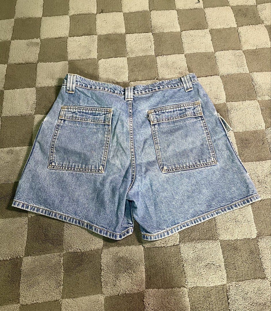 LEVIS (Category: Shorts) located in Davao. Submitted by the_rare_hustla (Listing ID 1460923156, Image 3). Description: LEVIS CARGO SHORT Issue Washable Stain Need Wash Only Color rate 10/10 Width - 36 Length - 17 Size 14 on tag Dm If Interested!.