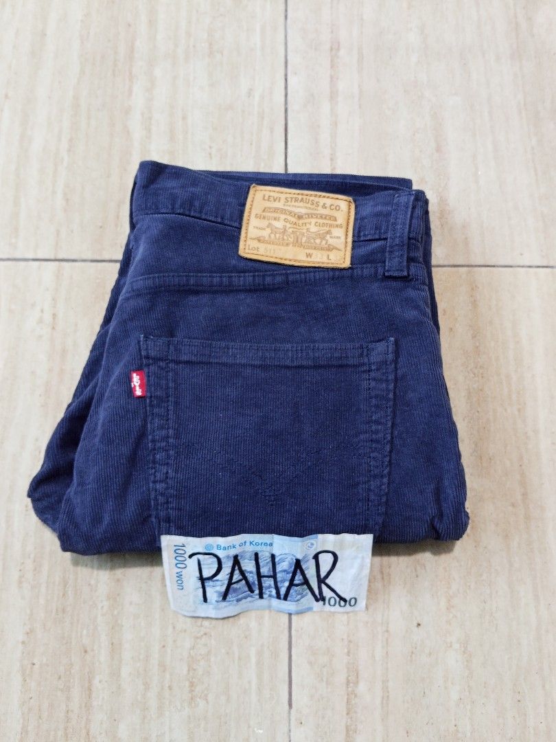 Levi's 511 Corduroy Pants Navy Blue (Category: Jeans) located in Glan. Submitted by cpaharodde48008 (Listing ID 1460962394, Image 1). Description: - Navy blue Levi's 511 corduroy pants - Classic straight fit - Comfortable corduroy material - Ideal for casual wear - Versatile and easy to style.