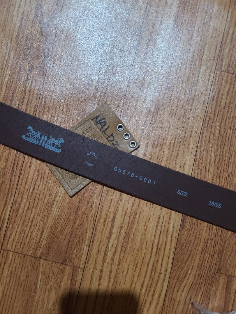 Levi's Men's Cabazon Belt Brown size 95 (Category: Belts) located in Caloocan City. Submitted by naldz82 (Listing ID 1461004889, Image 3). Description: Levi's Men's Cabazon Belt Brown size 95 Brand new check pic for dimes Meet up or Pick up: North Caloocan Bagong Silang MOP: Palawan Pay, MAYA NO COP/COD Pwede nyo pa Lalamove kayo mag book Video call on hand item Courier: Lalamove Or J&T Price: 1,500.