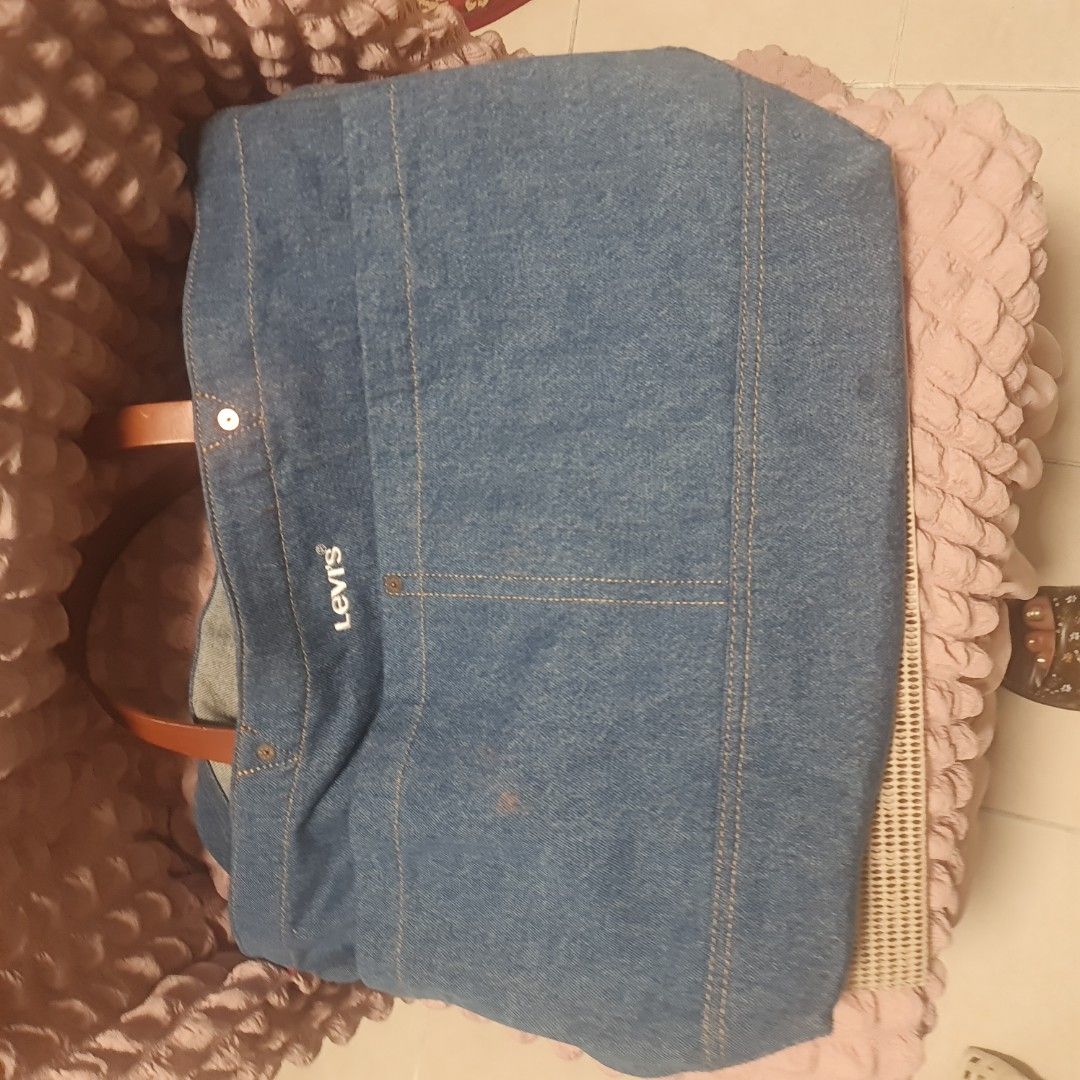 LEVIS DENIM BAG (Category: Shoulder Bags) located in Manila. Submitted by jeth75 (Listing ID 1461040654, Image 2). Description: Levis bag denim.