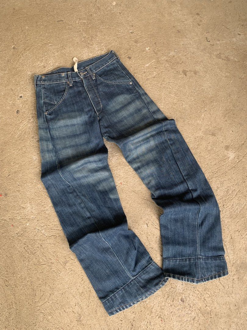 Levi’s Engineered pants (Category: Jeans) located in Mambusao. Submitted by naze77 (Listing ID 1461055330, Image 1). Description: W:32 L:42 Hem:8.5.