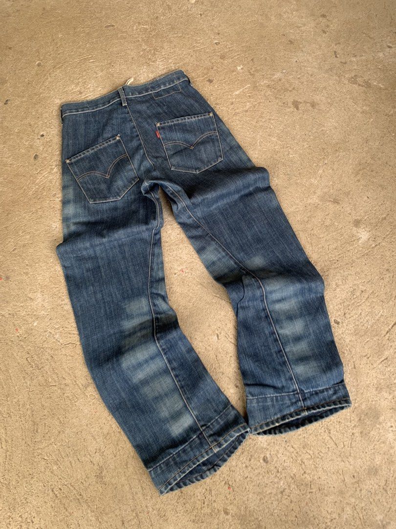 Levi’s Engineered pants (Category: Jeans) located in Mambusao. Submitted by naze77 (Listing ID 1461055330, Image 2). Description: W:32 L:42 Hem:8.5.