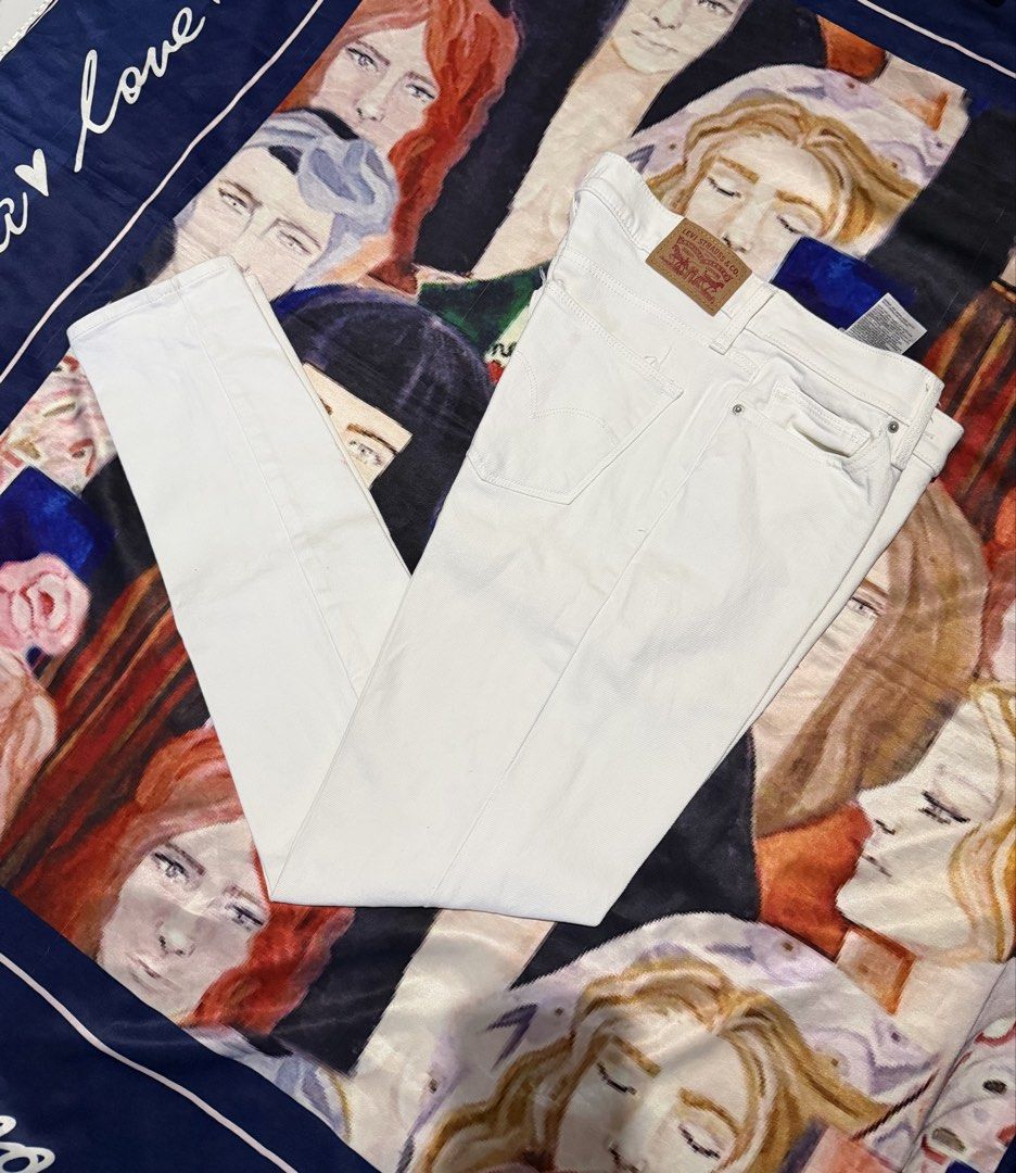 Levi’s skinny jeans (Category: Jeans) located in Santiago. Submitted by shoppaholickikay (Listing ID 1461035933, Image 1). Description: Size 30 Super skinny.