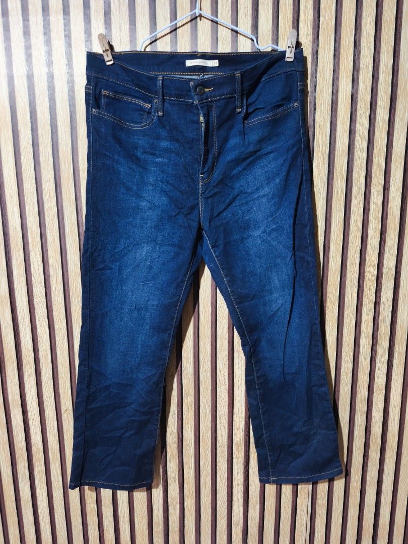 Levis Slimming straight for woman (Category: Jeans) located in Baguio. Submitted by baguiopinethrift (Listing ID 1461072340, Image 1). Description: Excellent Condition Waist: 33 Lenght: 37in Price: 600 Loc: Baguio Open for Shipping PM Othet details🙂.