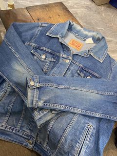 (Category: ) located in . Submitted by thriftniotits (Listing ID 1460974210, Image 1). Description: .