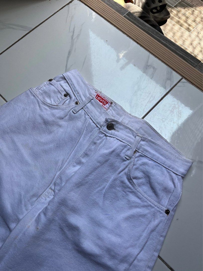 Levi's White Jeans 34W x 37.5L (Category: Jeans) located in Manila. Submitted by chalkzone20 (Listing ID 1461095487, Image 3). Description: - Brand: Levi's - Color: White - Tag Size: 34W x 34L - Actual Measured Size: 29W x 37.5L - Condition: Good - Flaws: Minor rust stains, minimal ink stains - Note: Color may appear slightly different due to lighting..
