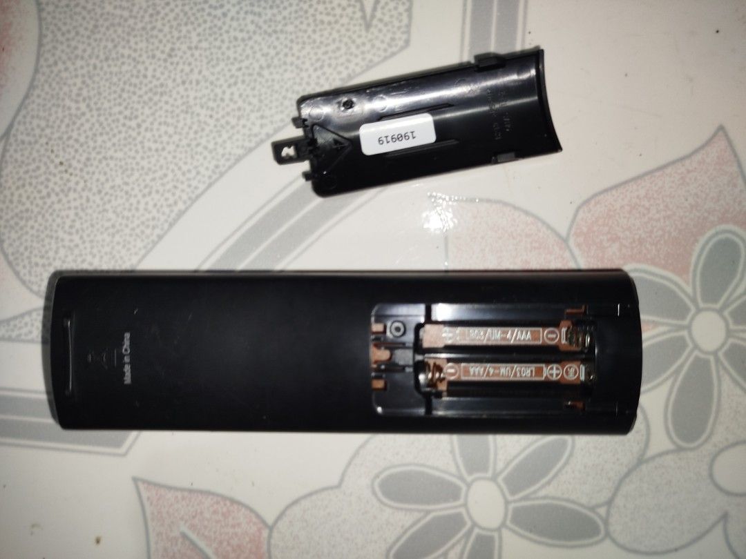 LG remote (Category: Other Audio Equipment) located in Manila. Submitted by jojo.welter (Listing ID 1461086996, Image 3). Description: Original LG smart TV remote .