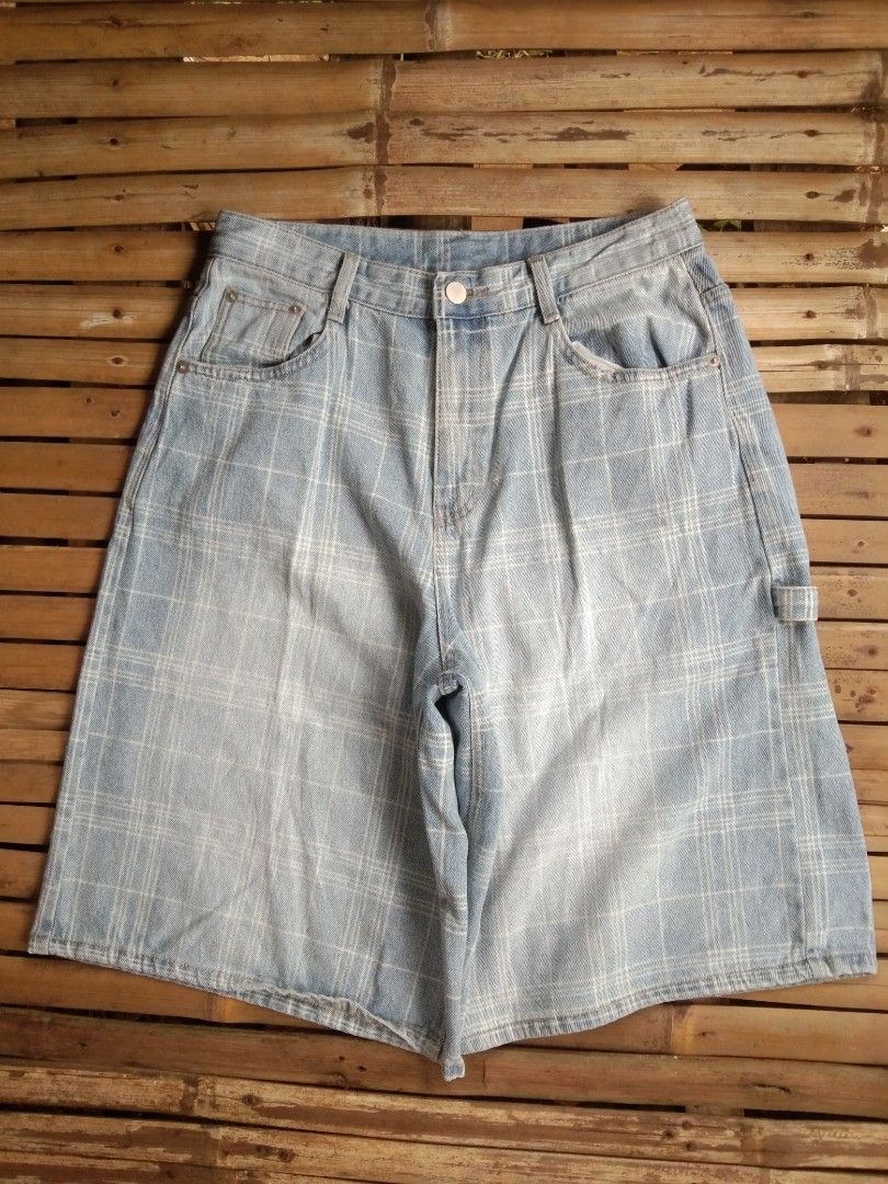Light acid wash carpenter pannel jorts (Category: Shorts) located in Aloran. Submitted by ingsikthrifting (Listing ID 1460928930, Image 1). Description: Light acid wash carpenter pannel jorts Very excellent condition No issue just need wash Waistline 30 Length 23 Thighs 14 Hem 14.