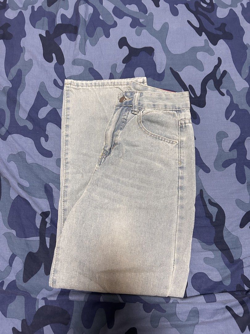light blue denim pants (Category: Jeans) located in Quezon City. Submitted by manqofloater (Listing ID 1461020625, Image 1). Description: 25 waist.