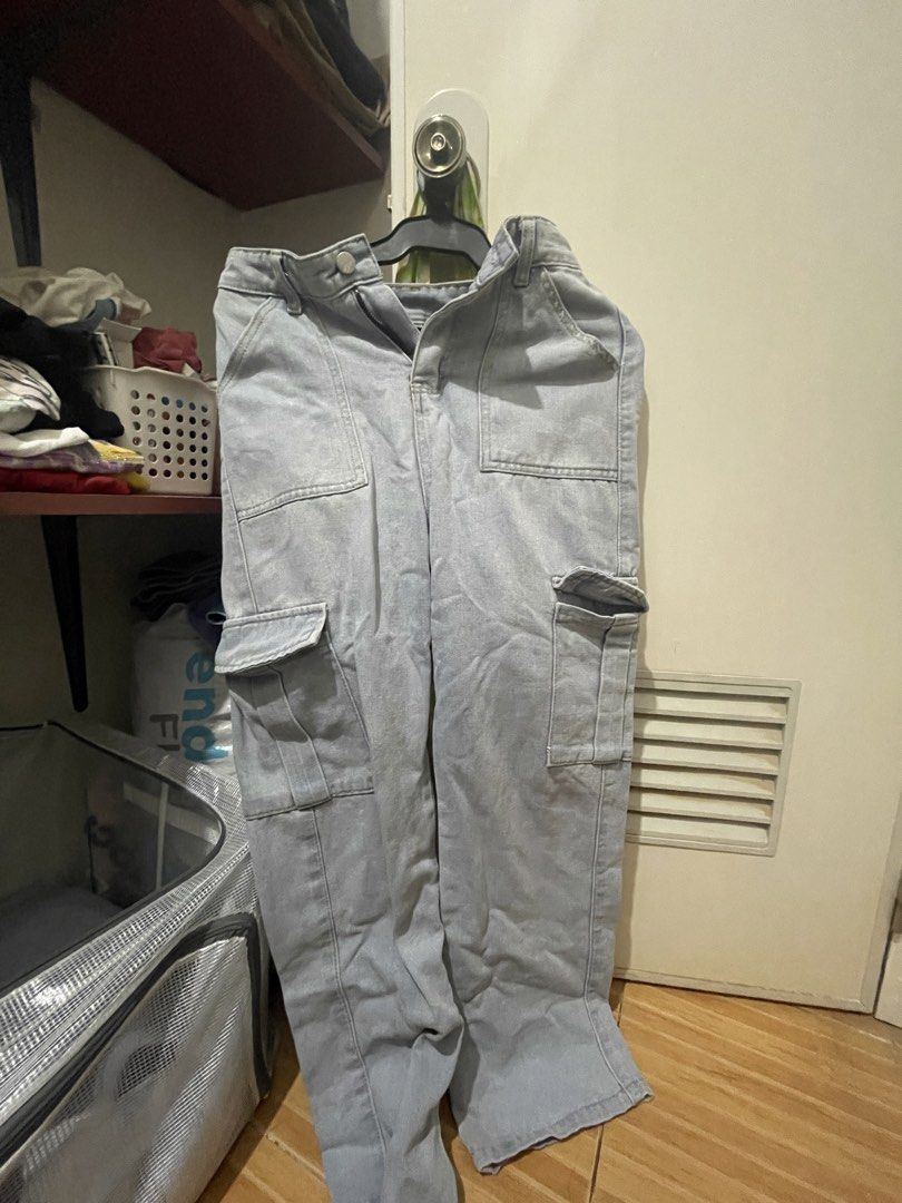 Light Denim Baggy Cargo Pants (Category: Jeans) located in Marikina City. Submitted by prelovedbyshams.sy (Listing ID 1461093319, Image 1). Description: .