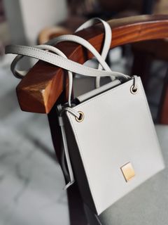 (Category: ) located in . Submitted by vintage_vogue6100 (Listing ID 1461071923, Image 1). Description: .