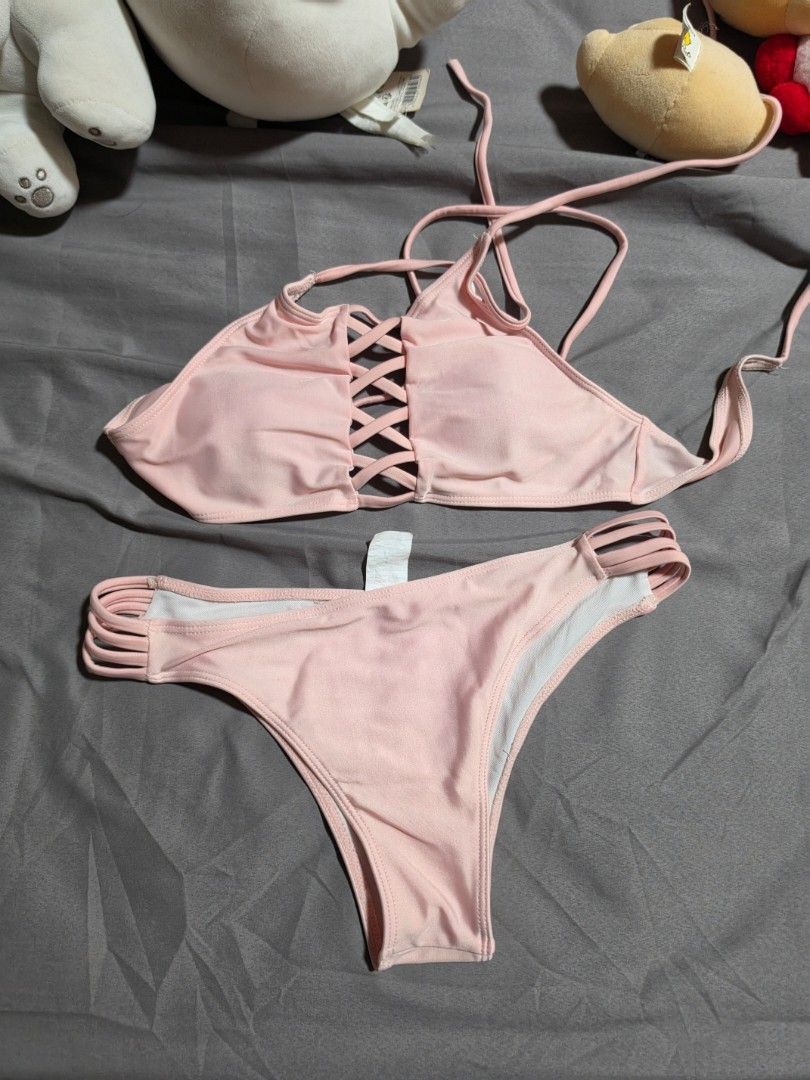 Light Pink Bikini Padded (Category: Bikinis & Swimsuits) located in Quezon City. Submitted by snowflakes.specials (Listing ID 1460932343, Image 1). Description: Padded Lightly used XS but M on tag Good condition.