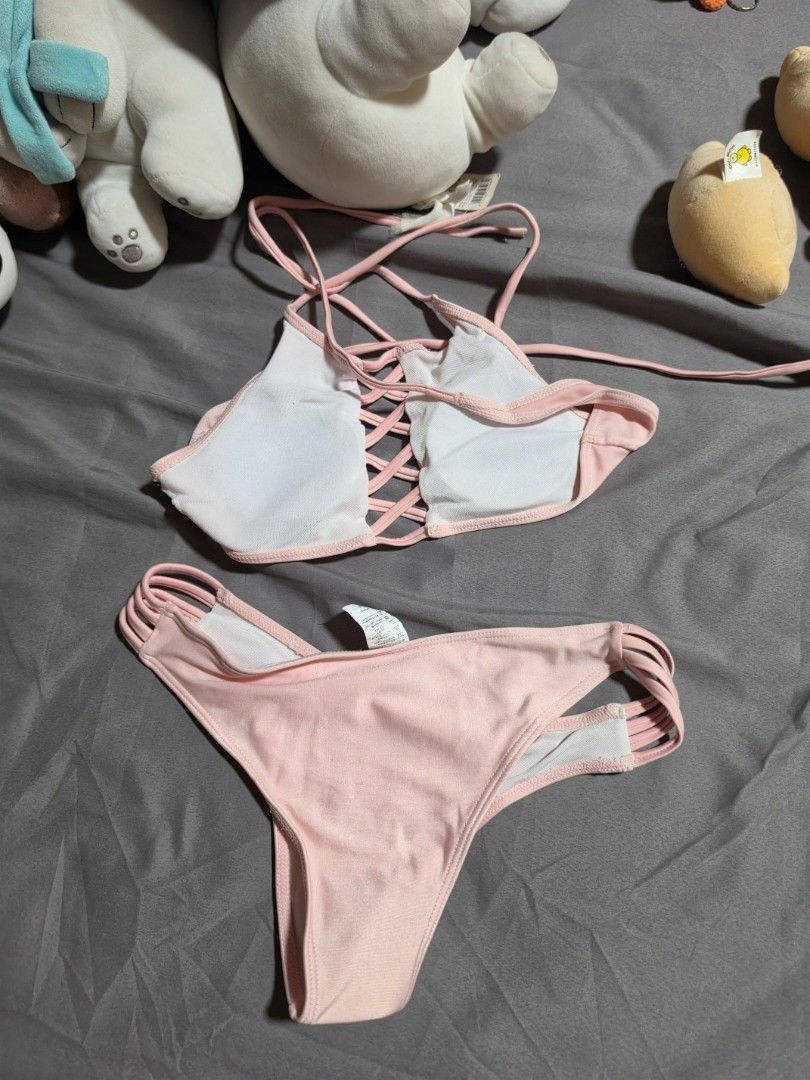 Light Pink Bikini Padded (Category: Bikinis & Swimsuits) located in Quezon City. Submitted by snowflakes.specials (Listing ID 1460932343, Image 2). Description: Padded Lightly used XS but M on tag Good condition.