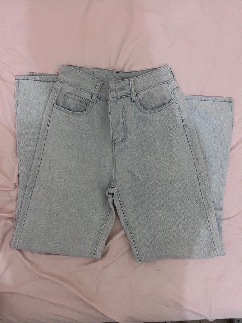 Light Wash Denim Pants (Category: Jeans) located in Manila. Submitted by coles.collection (Listing ID 1461056644, Image 2). Description: - classic light wash denim - size; •w - 24-25 •l - 38 •r - 11 - may slit sa dulo ng pants.