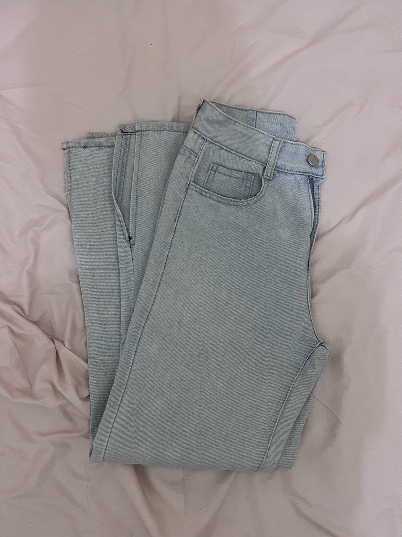 Light Wash Denim Pants (Category: Jeans) located in Manila. Submitted by coles.collection (Listing ID 1461056644, Image 1). Description: - classic light wash denim - size; •w - 24-25 •l - 38 •r - 11 - may slit sa dulo ng pants.