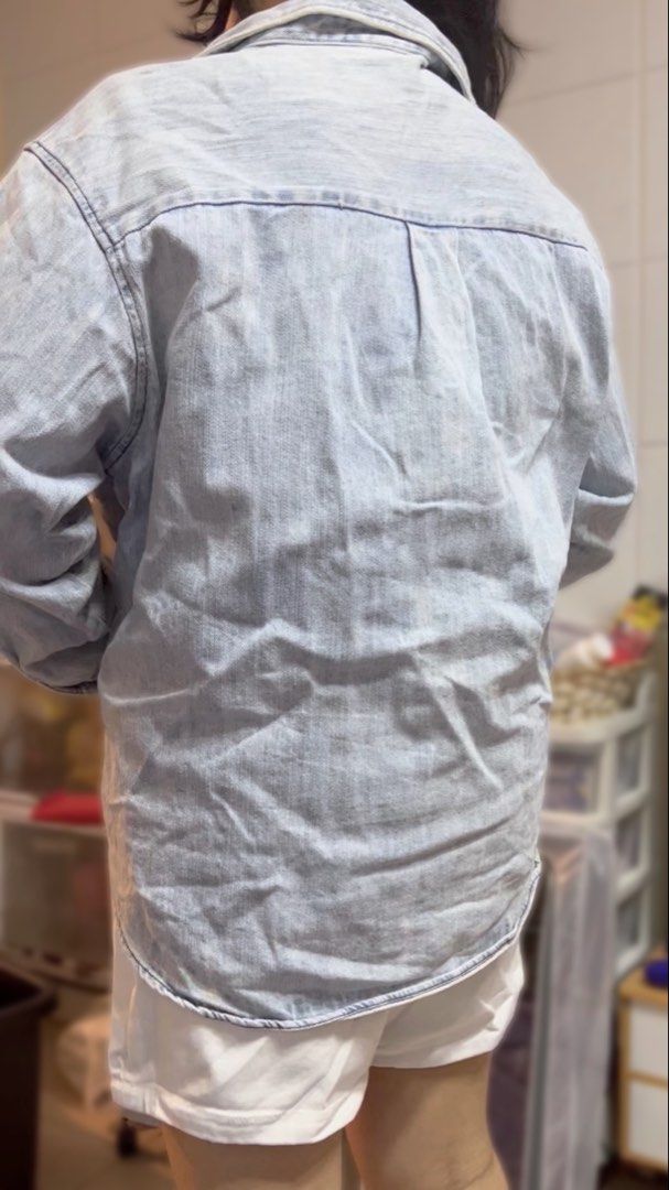 Light Wash Denim Ridgecut Long sleeve (Category: Longsleeves) located in Surigao. Submitted by boonz71_1971 (Listing ID 1461075140, Image 3). Description: Declutter Sale for women - Width 18” Length 27” - Classic light wash denim shirt - Button-up front - Two chest pockets - Long sleeves with button cuffs - Versatile for casual styling - Looks great open over a tee or buttoned up.