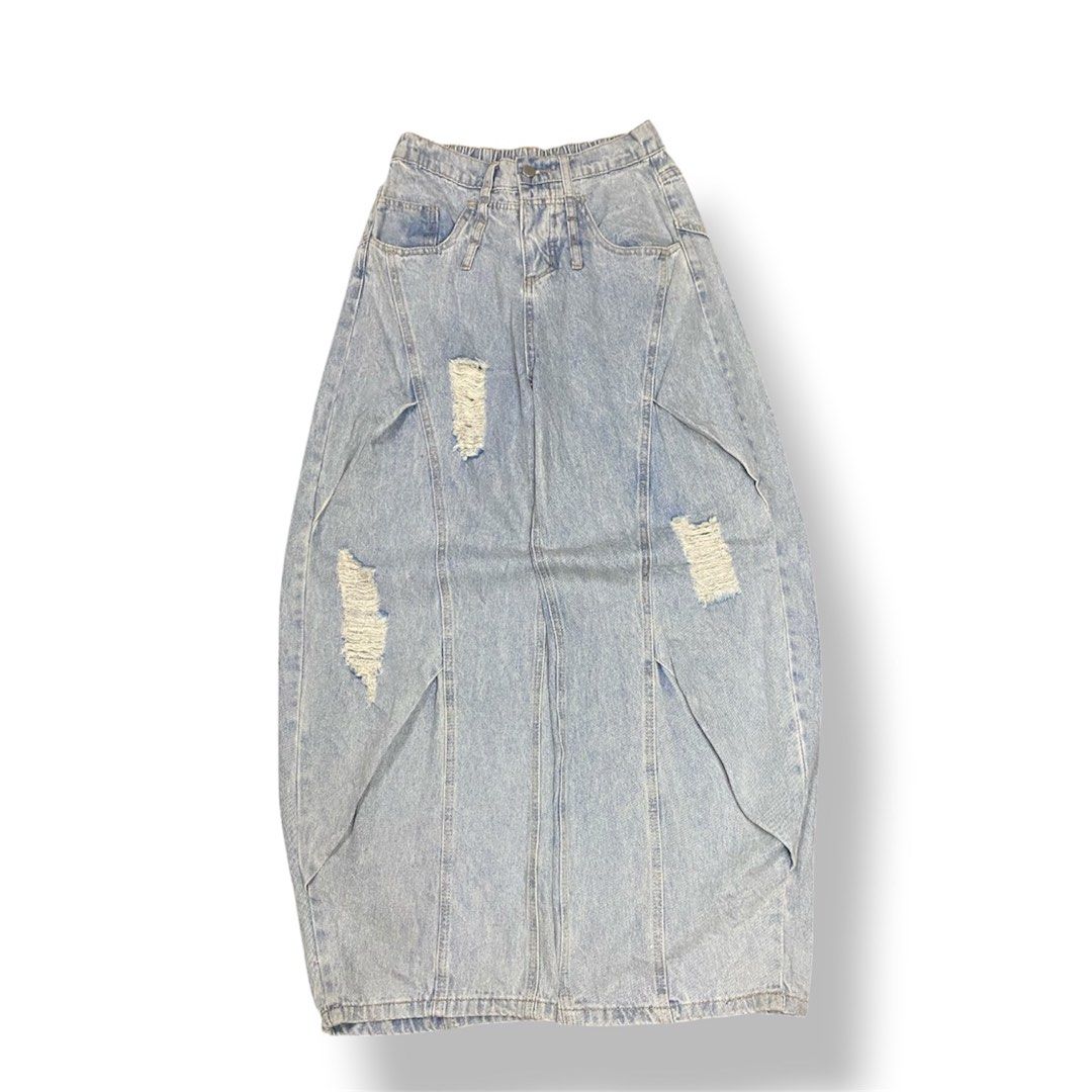 Light Wash Ripped Wide Leg Jeans (Category: Announcements) located in Manila. Submitted by luckyeagle-0106 (Listing ID 1460952053, Image 2). Description: 250+SF🏷️ LIGHT BALLOON TATTERED Y2k BAGGY PANTS✨ DIMES🔁 W-28 TO 32 L-41 T-12 LH-10 •HARD DENIM •HEAVY •SEMI THICK •NO ISSUE •MUST BUY IT.