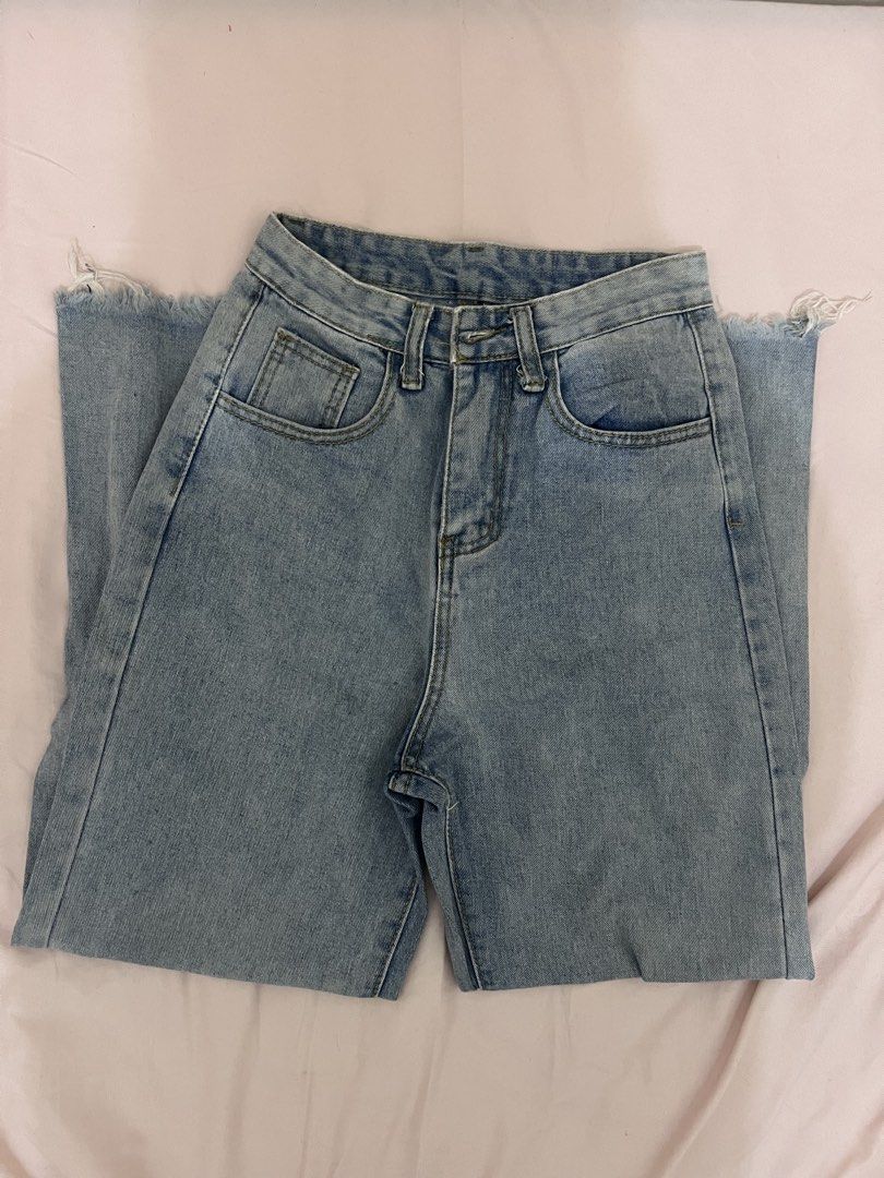 Light Wash Tattered Pants (Category: Jeans) located in Manila. Submitted by coles.collection (Listing ID 1461065731, Image 1). Description: - Light wash denim jeans - tattered style rin - size; •w - 24 •l - 37 •r - 12 - ganda fitting nito.