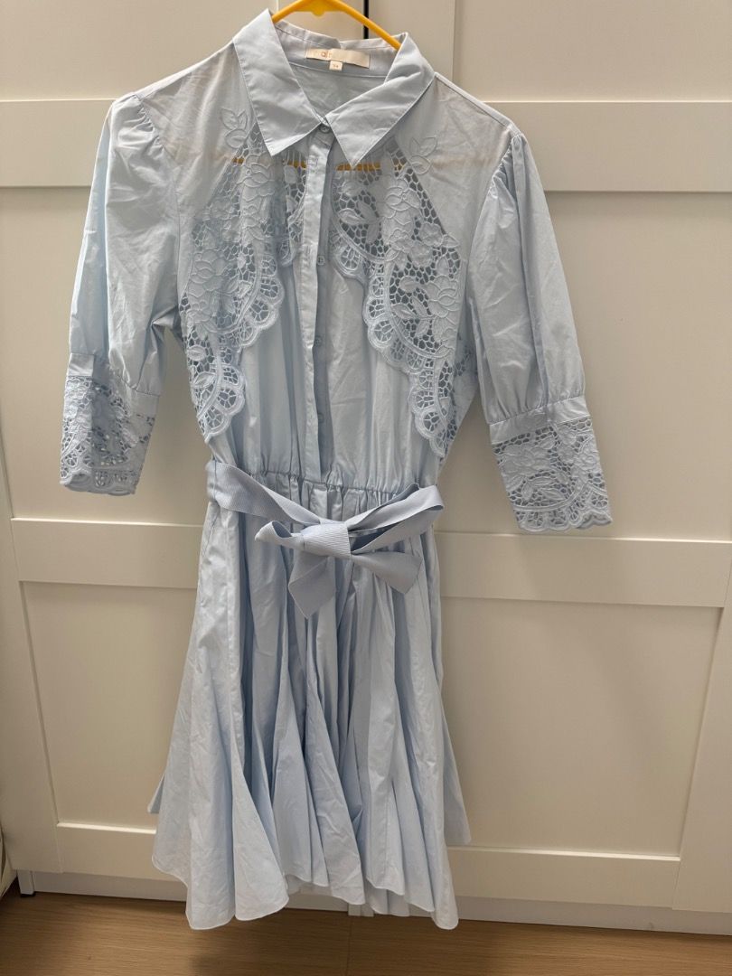 Like new - Maje Rebella Lace Trim Shirt Dress Size 34 （分類：連身裙）位於 Hong Kong。 由 edenmlc 提交（商品編號 1460959460，圖片 1）。簡介： Maje light blue shirt dress. Features delicate lace detailing on the collar and cuffs. Comes with a matching fabric belt to cinch the waist. The skirt has a lovely flare. Great for a day out or a special occasion. Size 34 Condition: like new, worn once and it doesn't suit me SF delivery or pick up only. If delivery, buyer is responsi